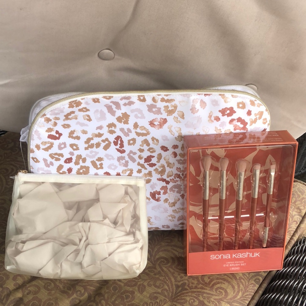 Sonia Kashuk White and Brown Leopard Cosmetic Set